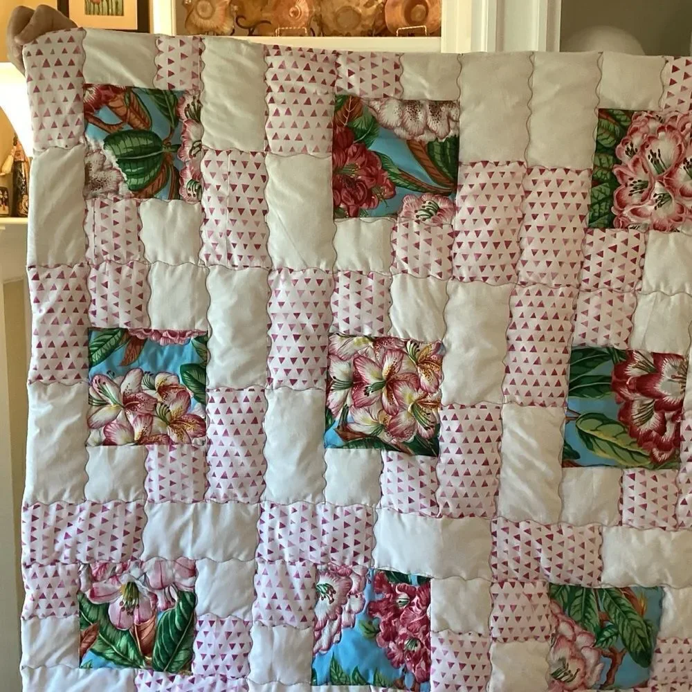NWT. Hand Craffted Beautiful Floral Print Quilt